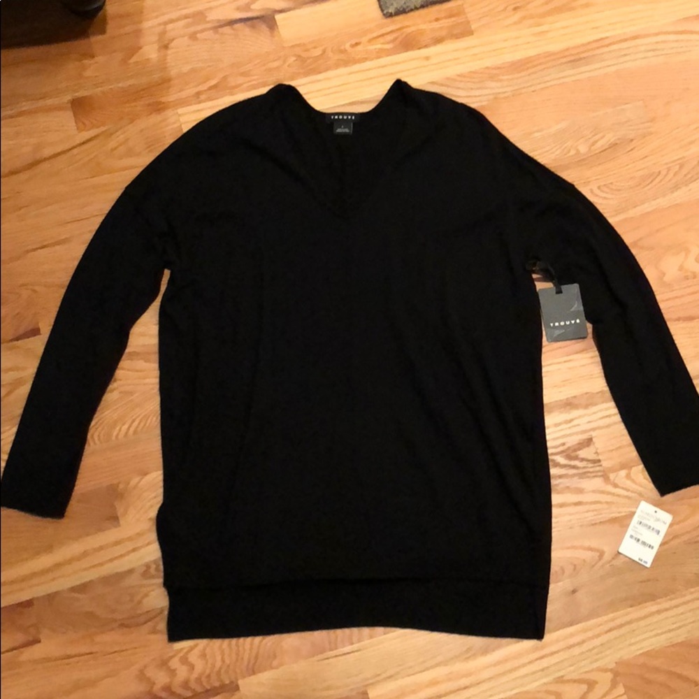 NWT Trouve V-neck Tunic Sweater